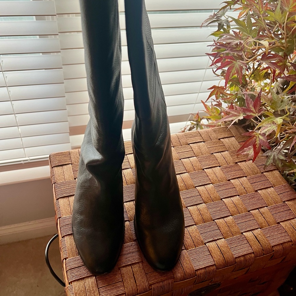Elegant Black Leather Boots
